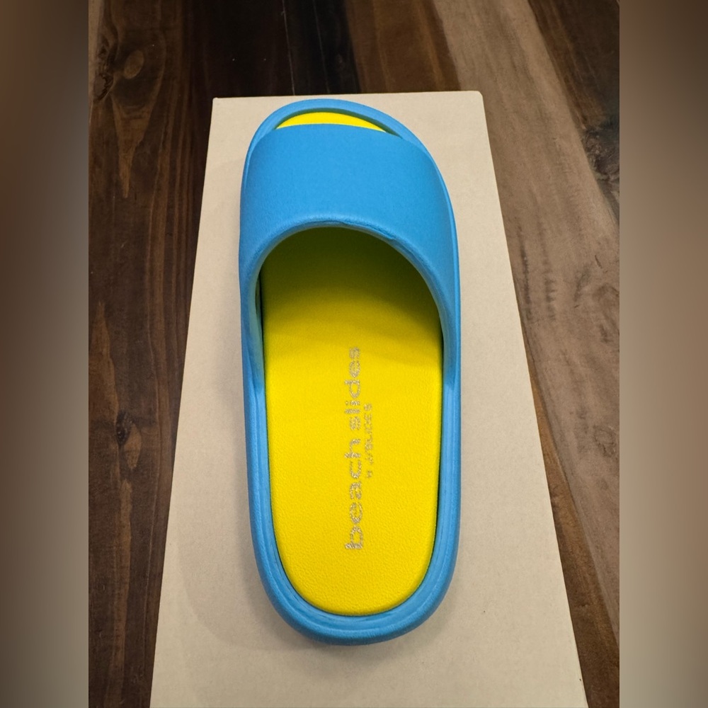 J slides brand new in the box - Picture 2 of 2